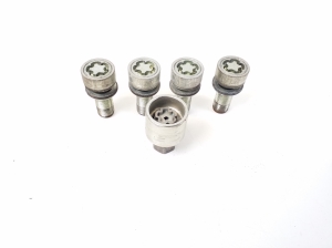 AUDI A8 D3 (2002–2010) Wheel nuts, bolts 8P0071455 - 2