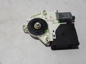 Volkswagen Caddy IV (2015–2020) Front door window regulator motor 2K5959701 - 3