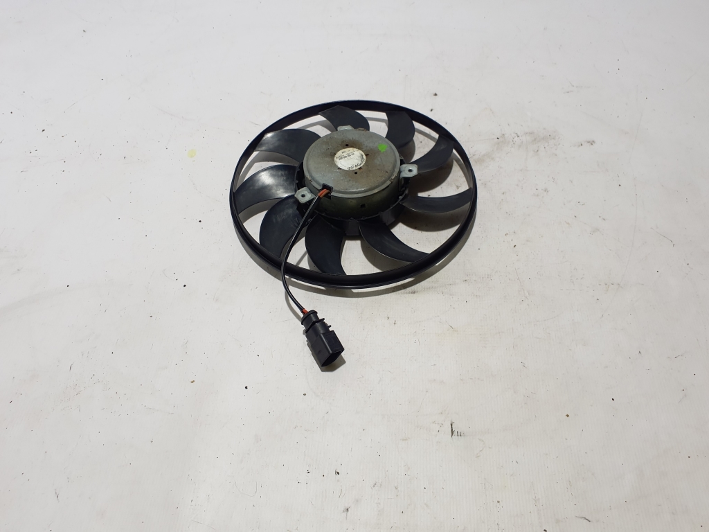 VOLKSWAGEN Passat B8 (2014-2023) Dzinēja dzesēšanas ventilators/difuzors 5Q0959455AH 26020875