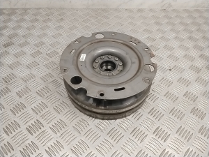  Clutch flywheel 