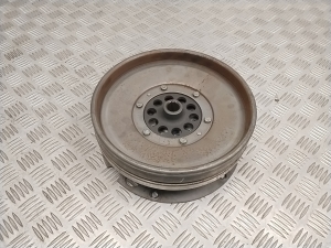  Clutch flywheel 