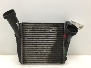 Vahejahuti radiaator - 