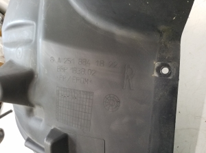 Mercedes Benz R-Class 251 (2006–2017) Priekšējā apakšspārna aizmugurējā daļa A2518841822 - 2
