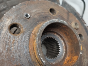 Mercedes Benz ML-Class 163 (1998–2005) Front wheel hub A1633300420 - 2