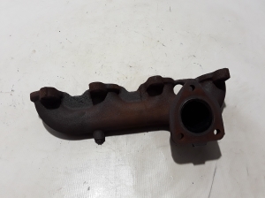  Exhaust manifold 