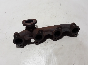  Exhaust manifold 