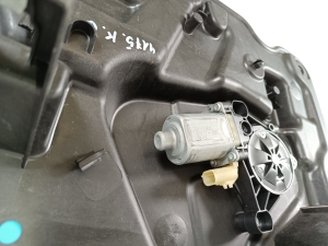 Dodge Journey (2007–2026) Aizmugurējo sānu durvju logu pacēlājs un tā detaļas - 3
