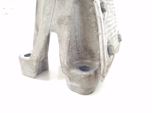 AUDI A8 D4 (2010–2017) Engine bracket 8K0199307 - 2