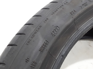 VOLVO C 40 I (2022–2026) Riepas 25540R20 - 4