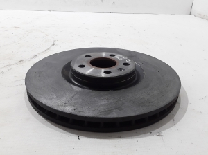 VOLVO C 40 I (2022–2026) Eesmine piduriketas 32300811 - 2