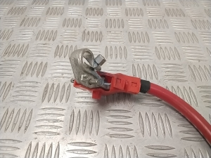  Kabel jest na plus 