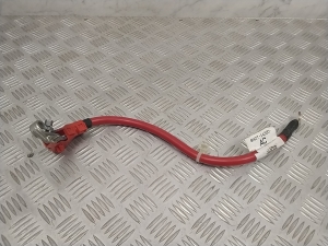  Kabel jest na plus 