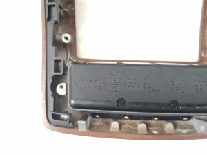 Mercedes Benz S-Class 221 (2005–2013) Salongi konsooli muu osa A22116800475 - 3