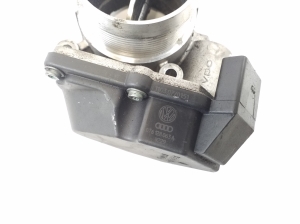 Volkswagen Touareg I (2002–2010) Drosselklappe 076128063A - 3