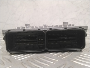 Mercedes Benz C-Class 205 (2014–2021) Engine control unit A1779008004 - 5