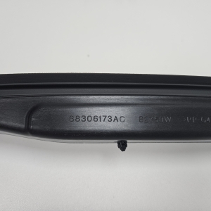 Dodge Ram (2018–2026) Türdichtung hintere Seitentür (an der Tür) 68306173ac - 2