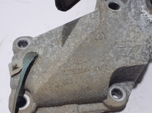  Engine holder 