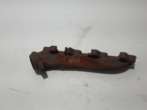  Exhaust manifold 