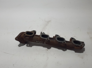  Exhaust manifold 