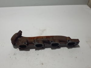  Exhaust manifold 