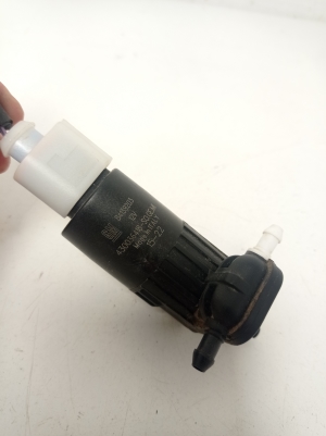 Opel Crossland X X 75 (2017–2026) Front windshield washer pump 84139203 - 2
