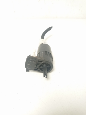 Opel Crossland X X 75 (2017–2026) Front windshield washer pump 84139203 - 3