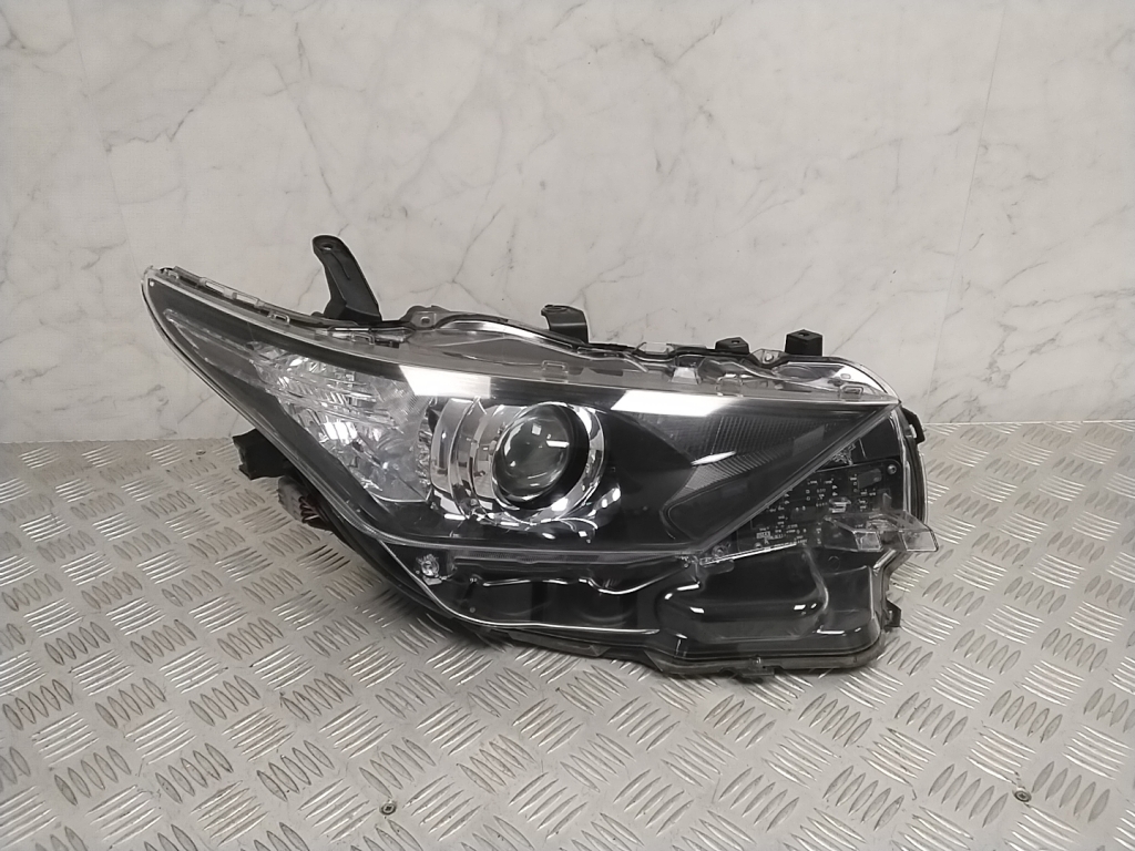 TOYOTA Auris 2 generation (2012-2015) Фара передняя правая 8111002K30 26331585