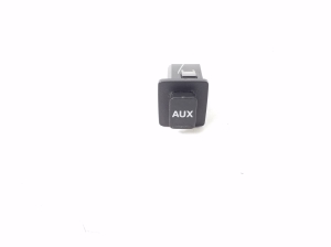   AUX-Anschluss  -  