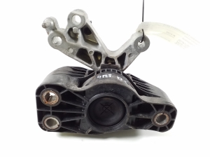   Mootori kinnitus  - 112849985R 