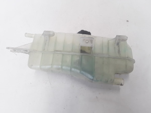 RENAULT Clio III (2005–2012) Coolant reservoir 7701477290 - 3