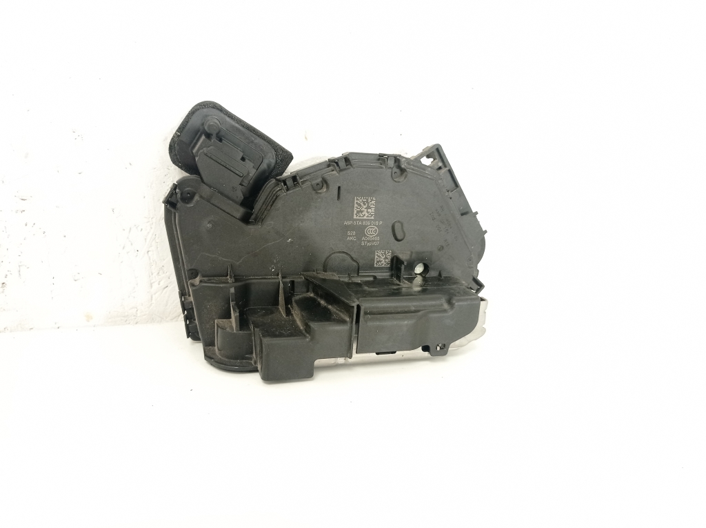 VOLKSWAGEN Golf 7 generation (2012-2024) Right Side Sliding Door Lock 5TA839016P 26352388