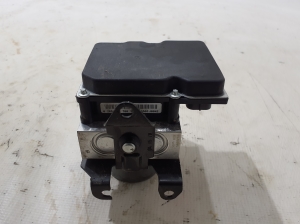 Land Rover Range Rover III (2002–2012) ABS unit AH422C405AH - 2