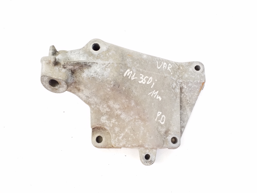 Mercedes Benz ML-Class 164 (2005–2011) Engine bracket A2722234204 Mercedes Benz ML-Class 164 (2005–2011) Engine bracket A2722234204