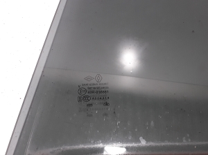 RENAULT Arkana (2019–2026) Aizmugurējo sānu durvju stikls 823013258R - 2