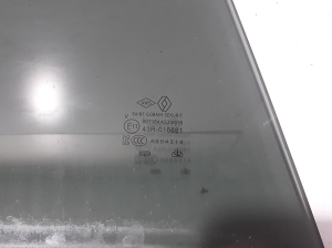 RENAULT Arkana (2019–2026) Aizmugurējo sānu durvju stikls 823000924R - 3