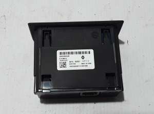 RENAULT Arkana (2019–2026) Handy-Ladegerät 280230033R - 3