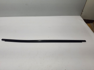 Tagumise külgukse klaasi välimine liist - 828201535R