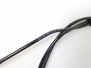 Mercedes Benz R-Class 251 (2006–2017) Kapoti avamise tross A2518800059 - 3