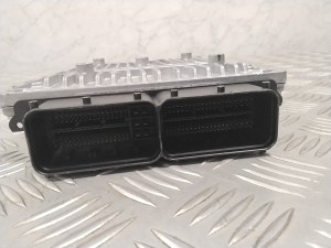 Mercedes Benz C-Class 205 (2014–2021) Engine control unit A1779008004 - 2