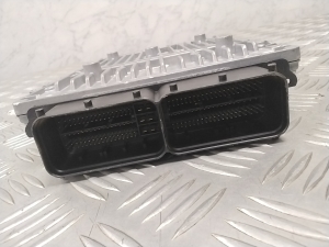 Mercedes Benz C-Class 205 (2014–2021) Engine control unit A1779008004 - 2