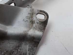  Engine cover hinge 