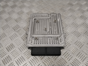 Mercedes Benz C-Class 205 (2014–2021) Engine control unit A1779008004 - 4