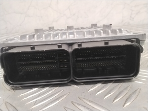 Mercedes Benz C-Class 205 (2014–2021) Engine control unit A1779008004 - 2