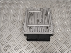 Mercedes Benz C-Class 205 (2014–2021) Engine control unit A1779008004 - 4