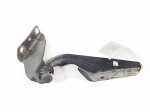  Engine cover hinge 