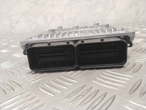 Mercedes Benz C-Class 205 (2014–2021) Engine control unit A1779008004 - 4