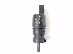Mercedes Benz SLK-Class 172 (2011–2026) Front windshield washer pump A2218690121 - 3