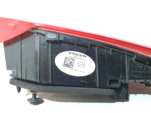 VOLVO XC60 (2017–2026) Tagatuli tagaluugil 31446620 - 3