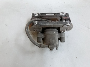 Opel Astra K (2015–2021) Front brake caliper 39103794 - 2