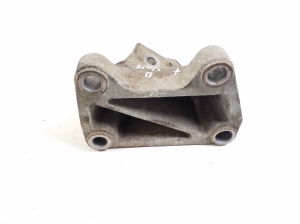  Engine holder 